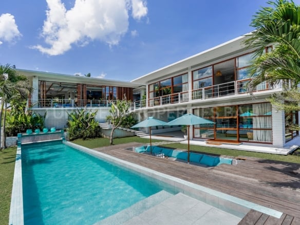 Modern Luxury 5 Bedroom Villa with Beautiful Rice Field View
