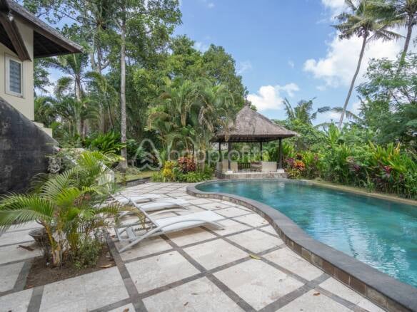 Beautiful 5BR Villa with Rice Field Views in North Pererenan