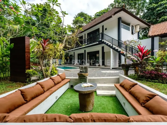A Tranquil Jungle View Villa in Cepaka - Tabanan