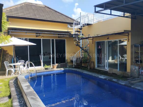 Comfortable Semi-Furnished Freehold Villa with Enclosed Living Area in Sanur