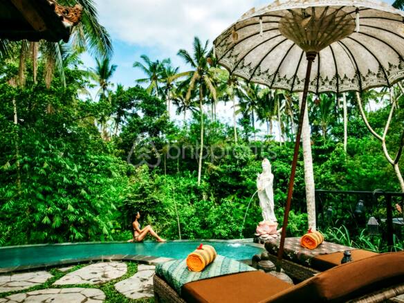 Freehold Jungle View Villa with Yoga Sala and Saltwater Infinity Pool in Ubud