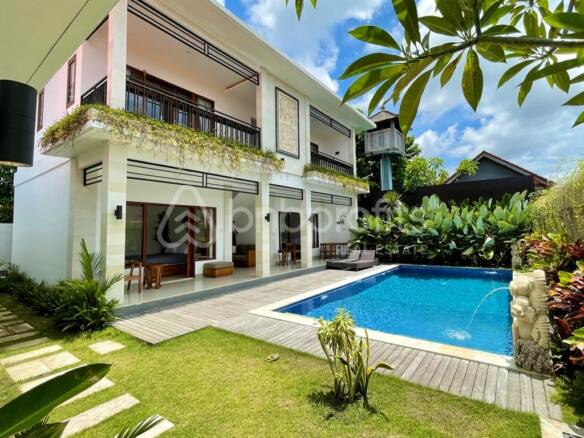 Stunning Bali Villa 4 Bedrooms in Berawa Beach Just by Walk