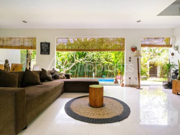 Stunning and Spacious Villa 5 Bedrooms for Sale Leasehold in Padonan