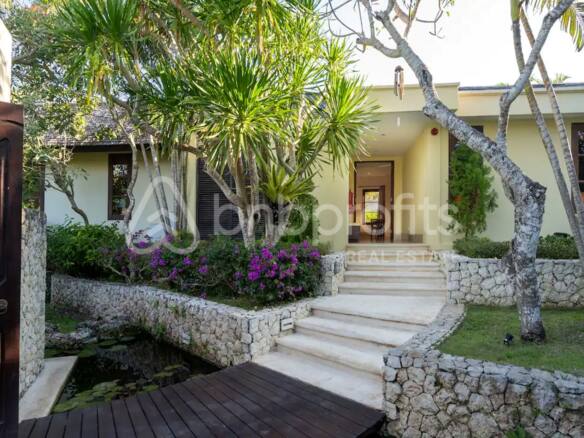 Ungasan Gem: Yearly Rent Villa near Beach and Amenities