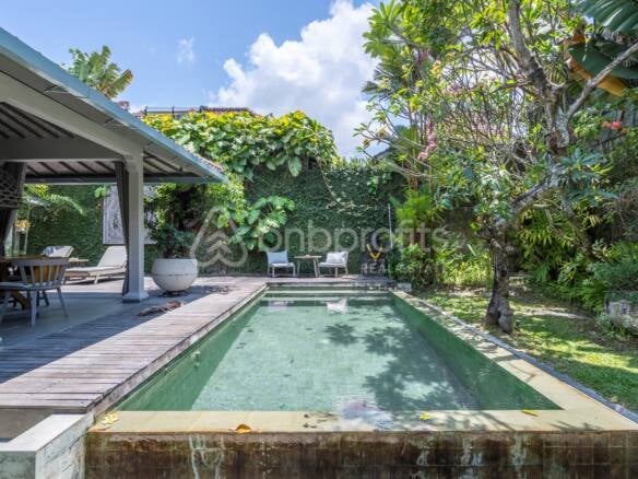 Seminyak Serenity, Bali Villa Oasis: Leasehold 2 Bedrooms Villa