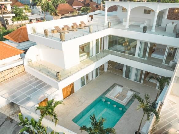 Modern Luxury Villa in Peaceful Tumbak Bayuh, Your Dream Home in Bali