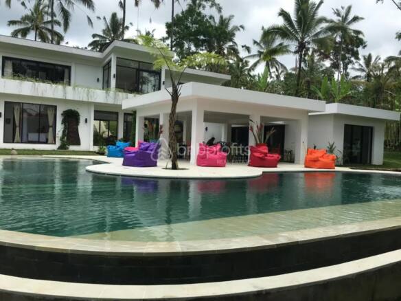 Jungle Retreat 6-Bedroom Villa with Pondok Wisata in Ubud