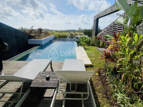 Exquisite Freehold Villa with Ocean Views in Uluwatu