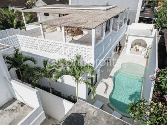 Luxurious 4-Bedroom Villa in Babakan with Rooftop Pool and Terrace