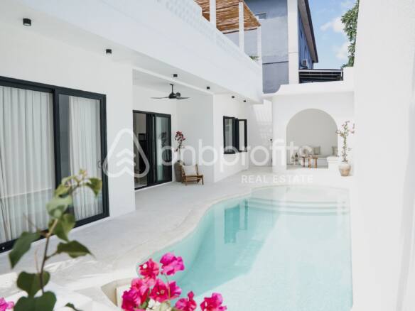 A Stunning 4-Bedroom Villa Available for Yearly Rental in Babakan