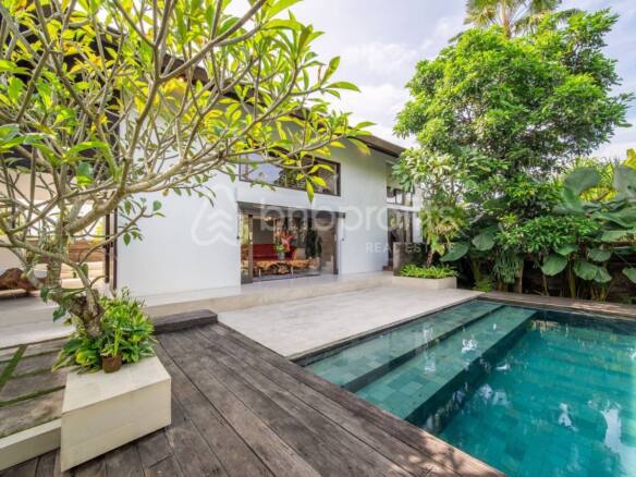 Modern Elegance Meets Balinese Bliss, A Luxurious 4 Bedroom Villa in Ubud