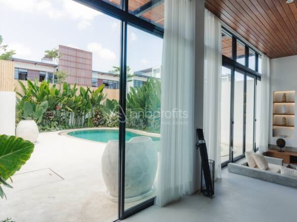 Luxurious Three Bedroom Villa with Rooftop in Canggu, A Great Investment Opportunity