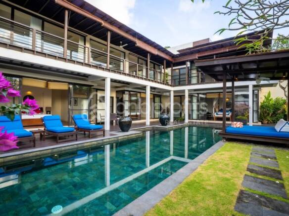 Experience Bali’s Best: Gorgeous Yearly Rental 4-Bed Villa with Rooftop Terrace and Private Pool