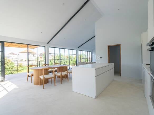 Contemporary Villa in Padonan with Modern Design, Prime Location and Exceptional Investment Opportunity