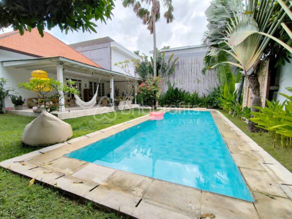 Elegant 4-Bedroom Villa for Yearly Rental in Canggu - Berawa: Prime Bali Real Estate