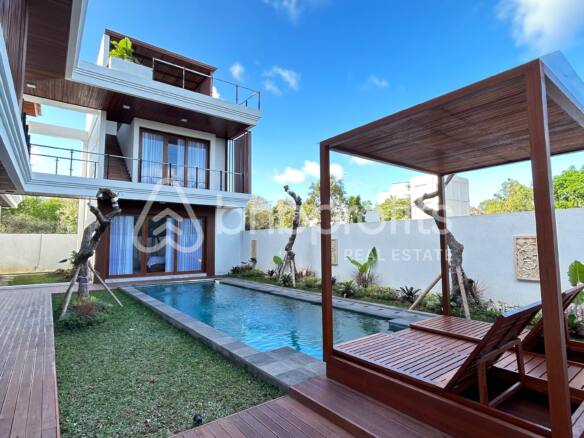 Luxury Living in Nusa Dua 4-Bedroom Completed Villa with Enclosed Living