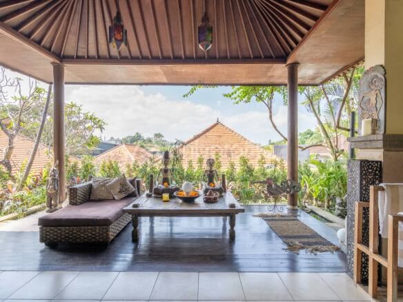 Classic & Comfy: Green Villa for Yearly Lease in Berawa - Canggu Center