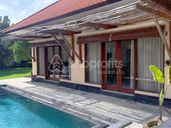 Your Bali Oasis: Spacious Villa with Private Pool in the Heart of Canggu - Berawa