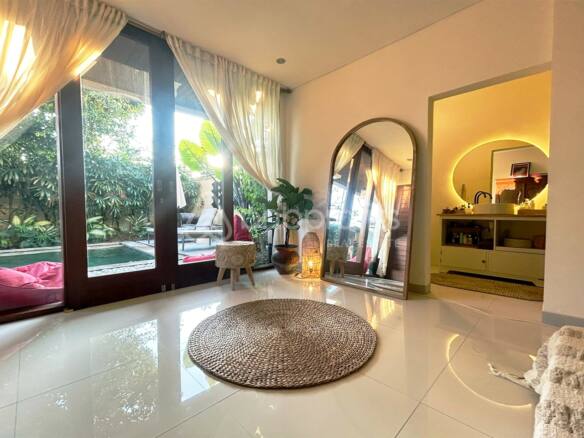 Escape to Paradise: Elegant 3-Bedroom Villa for Yearly Rental in Kerobokan