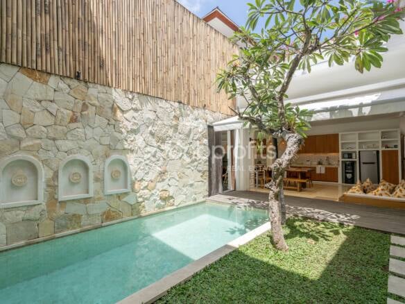 Modern Bali Villa with Enclosed Living Space – Perfect for Relaxation and Investment