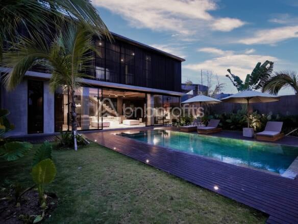 Your Perfect Bali Getaway – Luxurious Yearly Rental 3-Bed Villa with Jungle Bath & Rice-Field Views