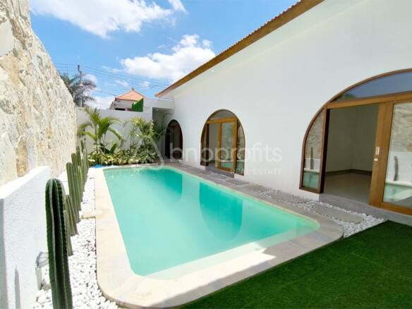 Affordable Luxury: Spacious Yearly Rental 3-Bedroom Villa in Canggu-Padonan